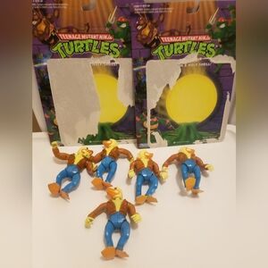 Vintage 1994 Ace Duck TMNT figures!!  2 card backs, Multiple figures and accesso